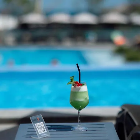 Отель Alezzi Infinity &