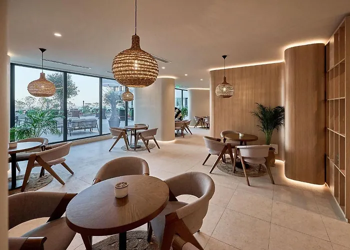 Alezzi Infinity & Отель Нэводари